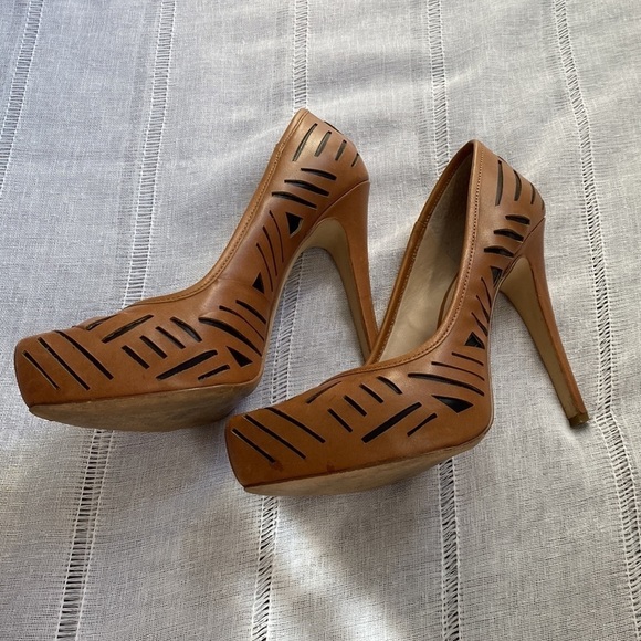 BCBGeneration leather stilettos. - Picture 6 of 13